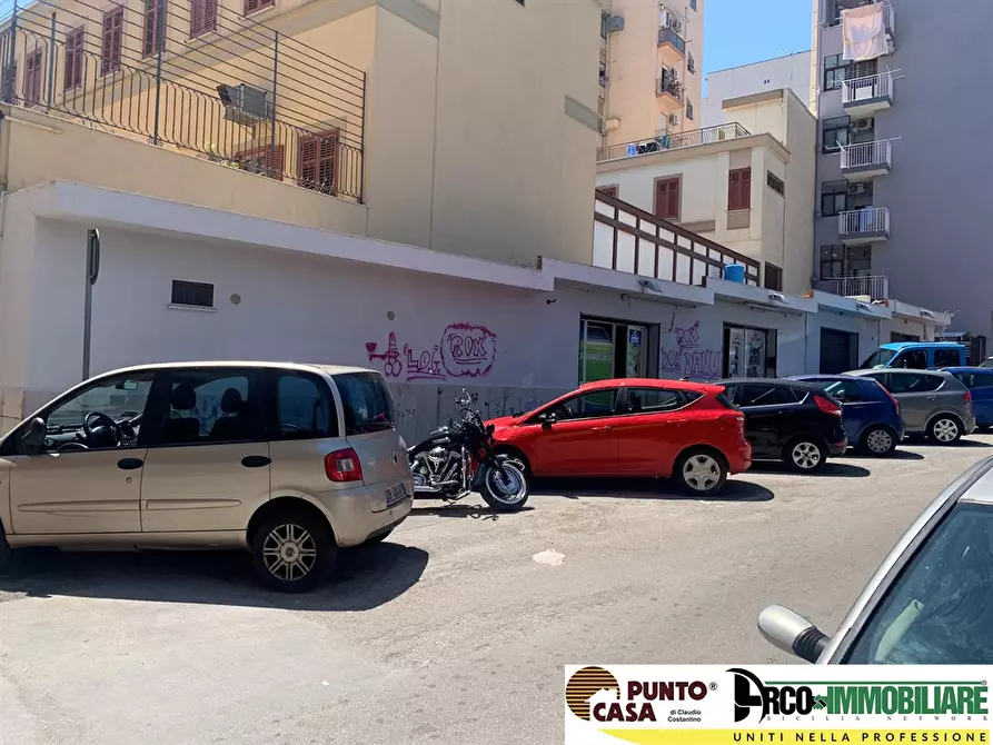 Immagine 8 di Negozio in vendita  in Via Francesco Speciale 83 a Palermo