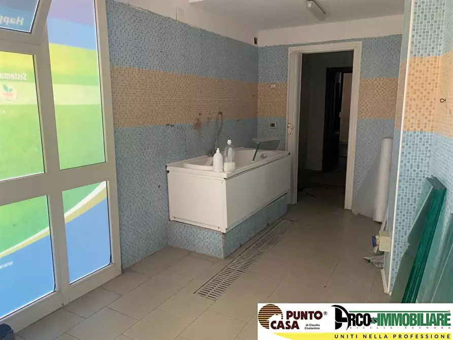 Immagine 6 di Negozio in vendita  in Via Francesco Speciale 83 a Palermo