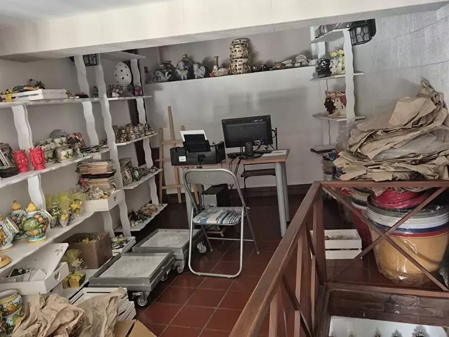 Immagine 3 di Negozio in vendita  in Piazza Guglielmo II a Monreale