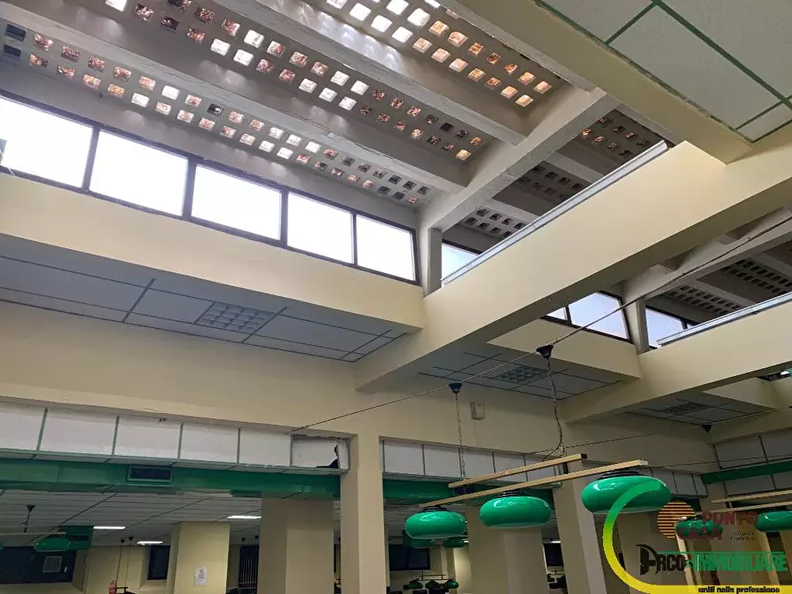 Immagine 8 di Magazzino in vendita  in Via Notarbartolo 2H a Palermo