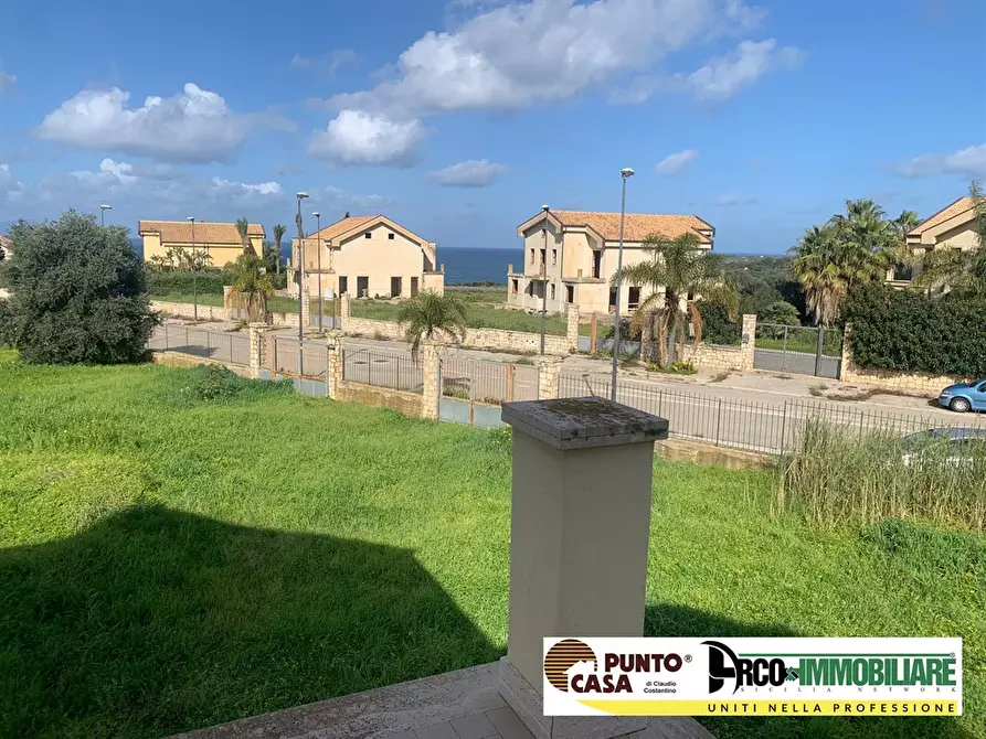 Immagine 3 di Casa bifamiliare in vendita  in Via Seneca a Terrasini