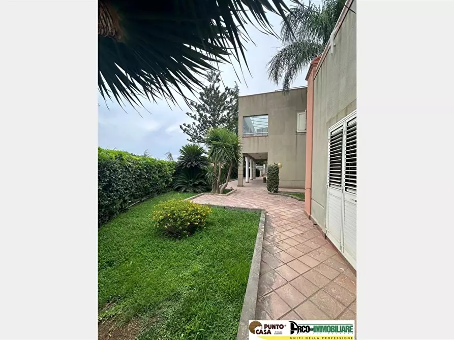 Immagine 1 di Villa in vendita  in Via Umberto Maddalena a Palermo