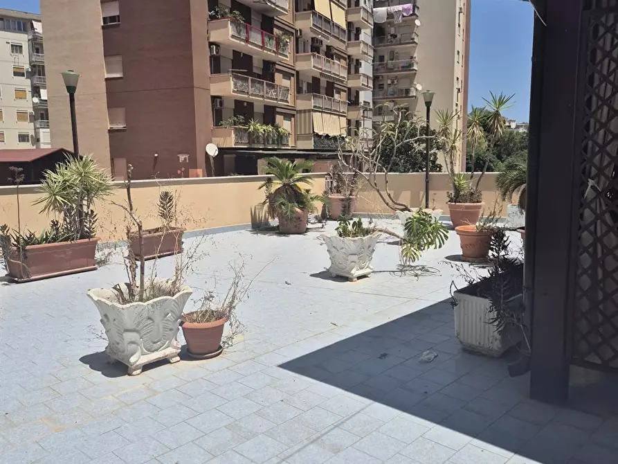 Immagine 2 di Appartamento in vendita  in Via Camillo Camillani a Palermo