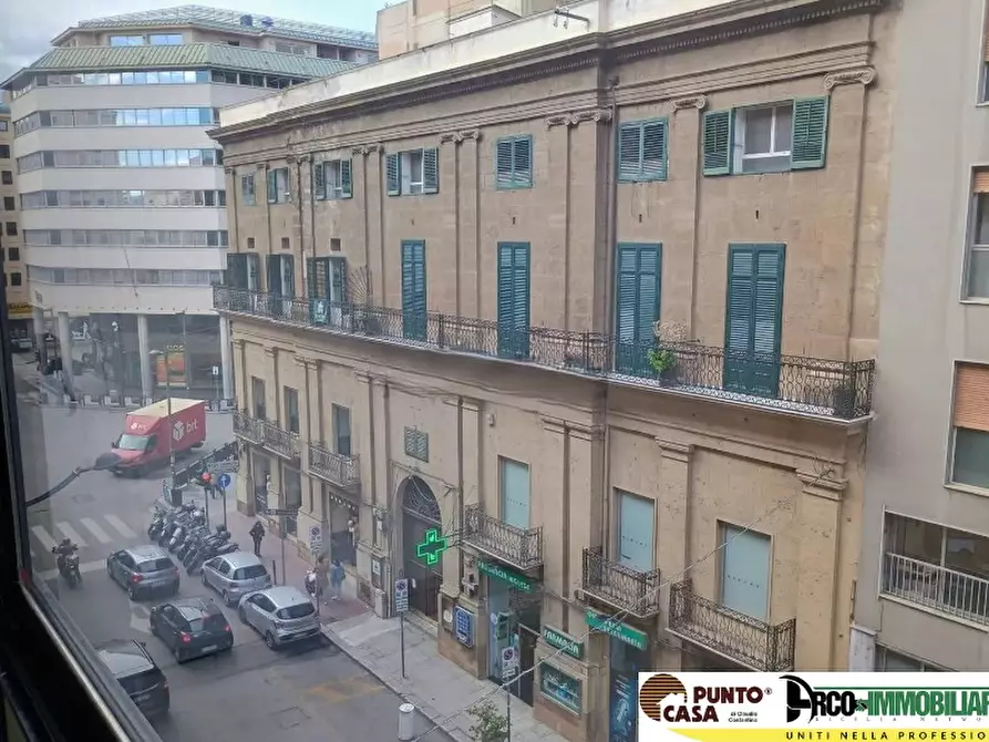 Immagine 3 di Ufficio in affitto  in Via Mariano Stabile a Palermo