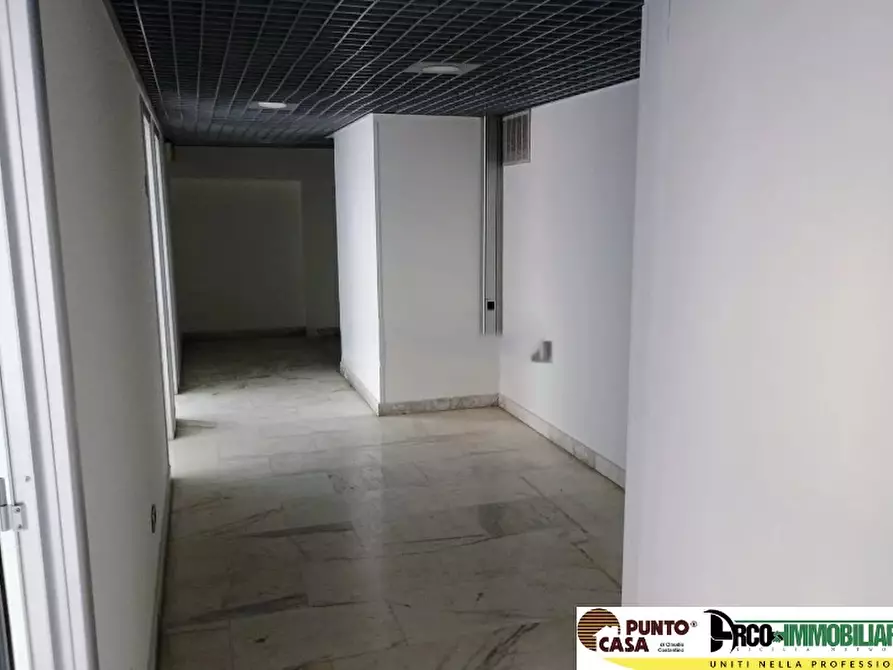 Immagine 2 di Ufficio in affitto  in Via Mariano Stabile a Palermo