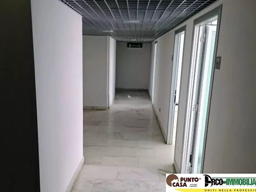 Immagine 2 di Ufficio in affitto  in Via Mariano Stabile a Palermo