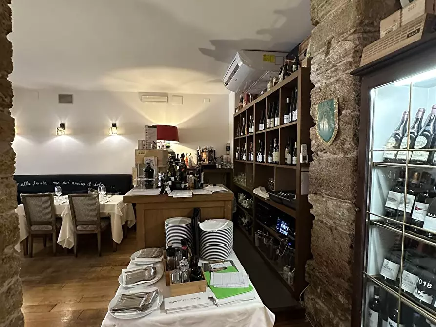 Immagine 4 di Locale commerciale in vendita  in via dello spasimo a Palermo