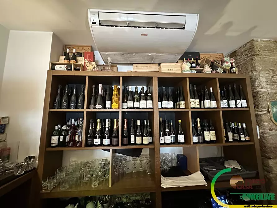 Immagine 3 di Locale commerciale in vendita  in via dello spasimo a Palermo