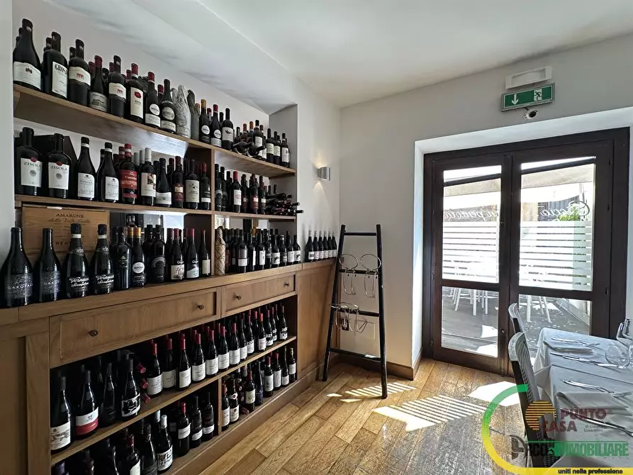 Immagine 2 di Locale commerciale in vendita  in via dello spasimo a Palermo