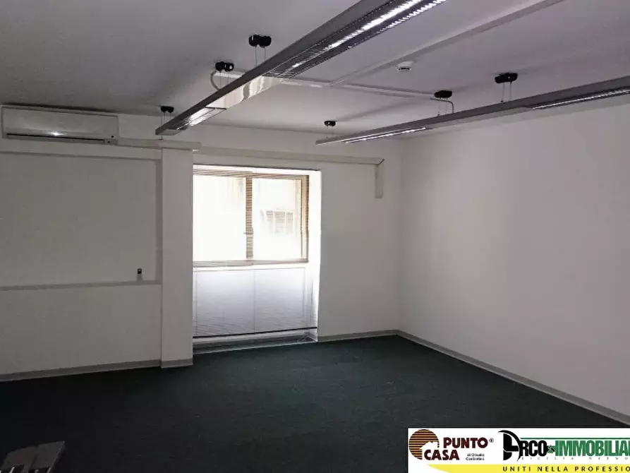 Immagine 3 di Ufficio in vendita  in Via Mariano Stabile a Palermo