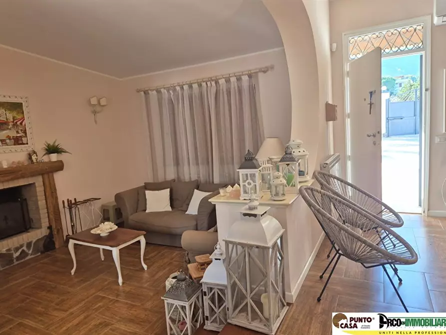 Immagine 1 di Villa in vendita  in Via Paolo Borsellino a Cinisi