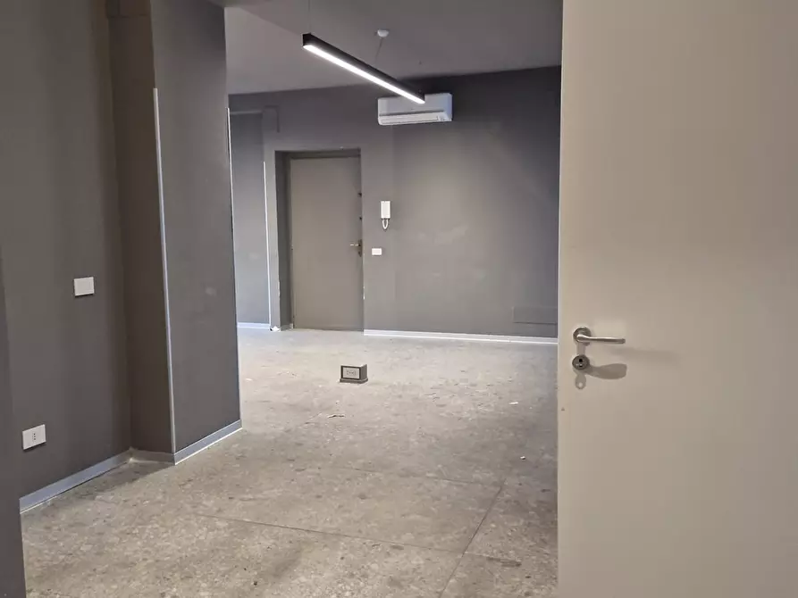 Immagine 4 di Ufficio in affitto  in Via Giuseppe Sciuti a Palermo