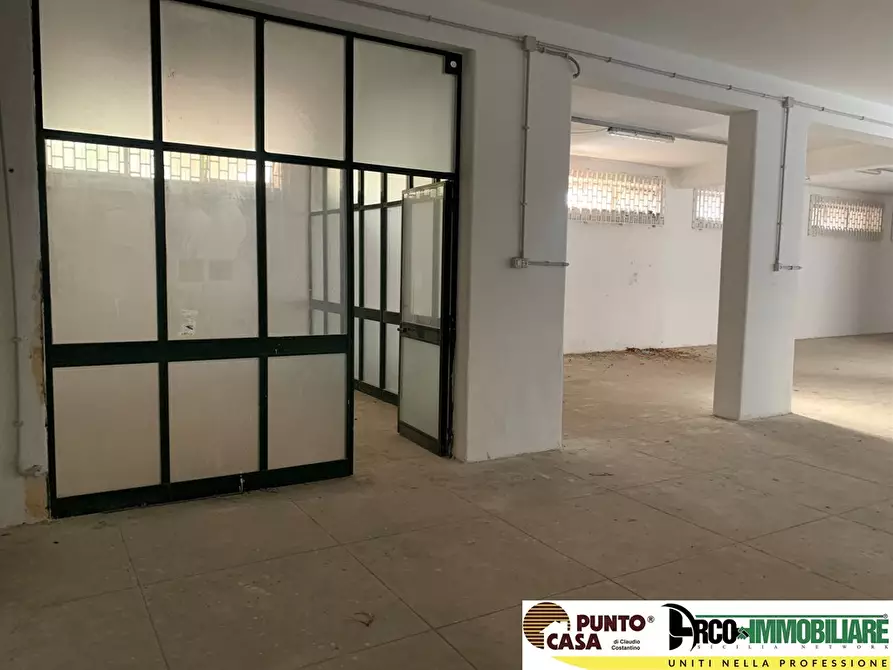 Immagine 3 di Magazzino in vendita  in Via Principe di Palagonia 14/G a Palermo