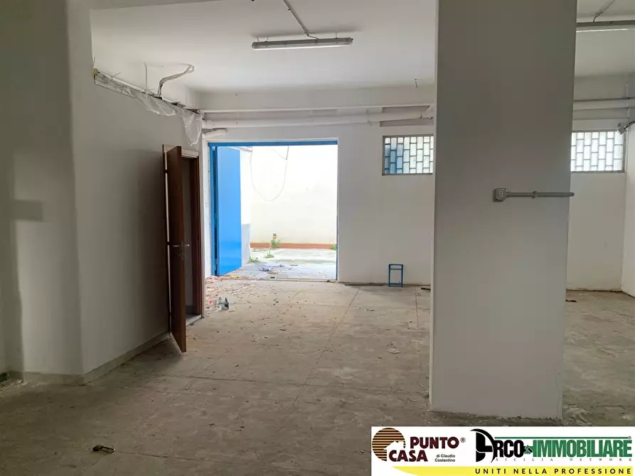 Immagine 9 di Magazzino in vendita  in Via Principe di Palagonia 14/G a Palermo