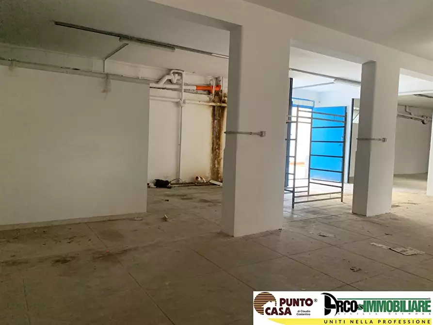 Immagine 1 di Magazzino in vendita  in Via Principe di Palagonia 14/G a Palermo