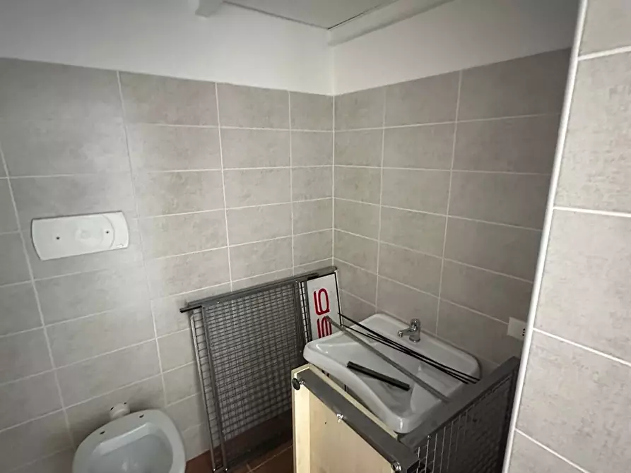 Immagine 6 di Negozio in affitto  in Piazza Calogero Troia a Capaci