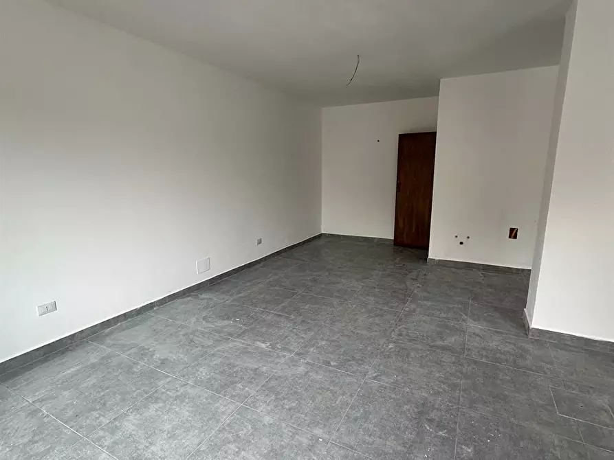 Immagine 2 di Negozio in affitto  in Piazza Calogero Troia a Capaci