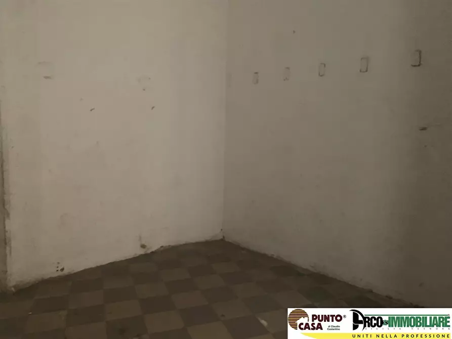 Immagine 3 di Magazzino in vendita  in Via Gorizia 24 a Palermo