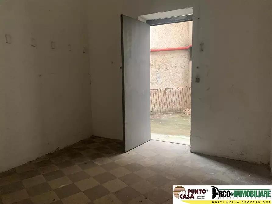 Immagine 1 di Magazzino in vendita  in Via Gorizia 24 a Palermo