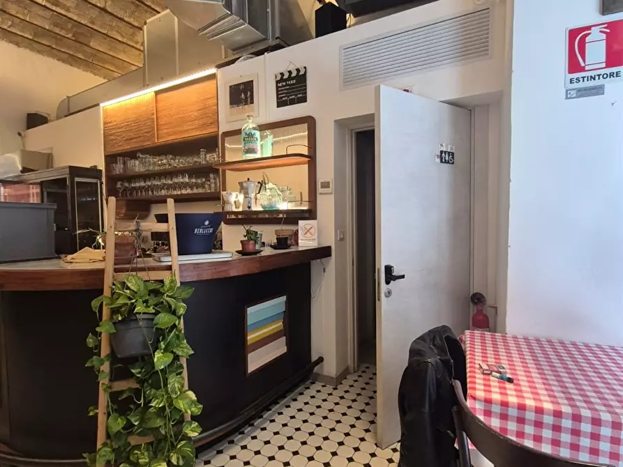 Immagine 2 di Attività commerciale in affitto  a Palermo