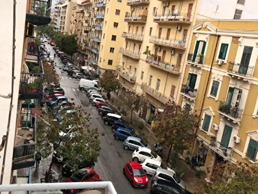 Immagine 2 di Appartamento in vendita  in via la marmora a Palermo