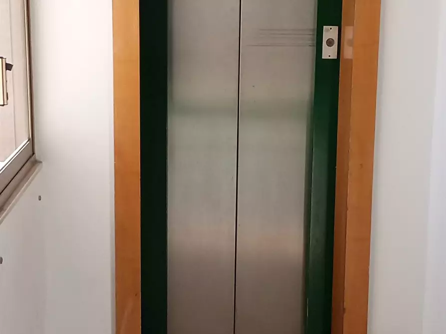 Immagine 8 di Ufficio in vendita  in Via Umberto Giordano a Palermo