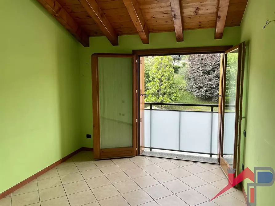 Immagine 8 di Appartamento in vendita  a Caprino Bergamasco