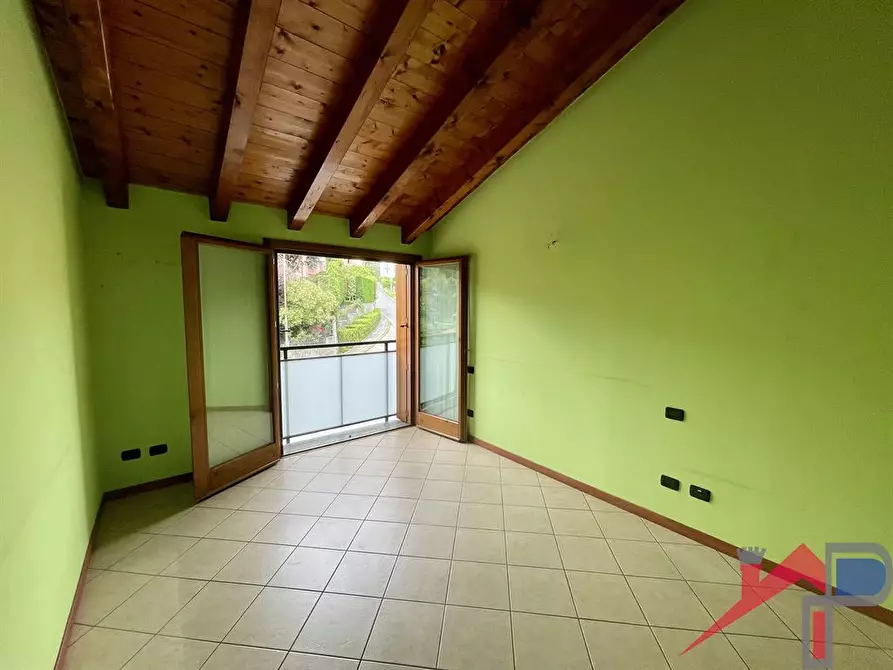 Immagine 3 di Appartamento in vendita  a Caprino Bergamasco