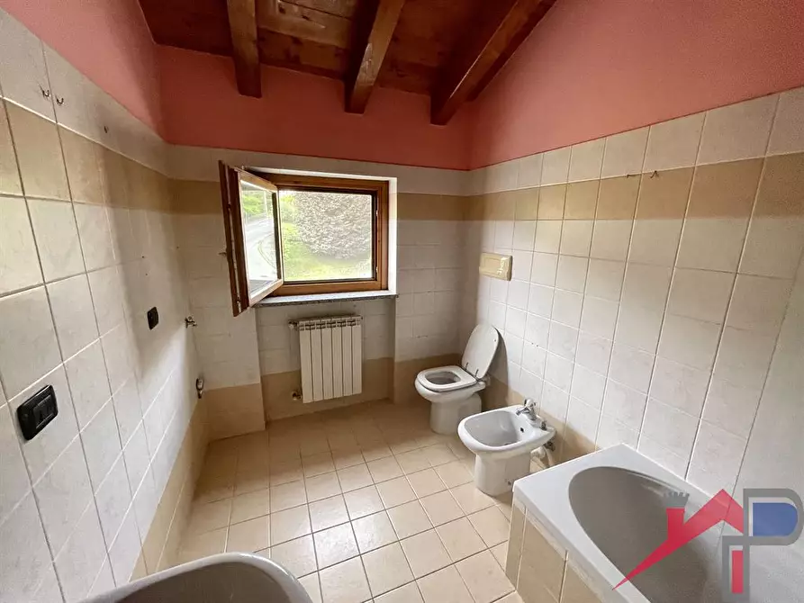 Immagine 6 di Appartamento in vendita  a Caprino Bergamasco