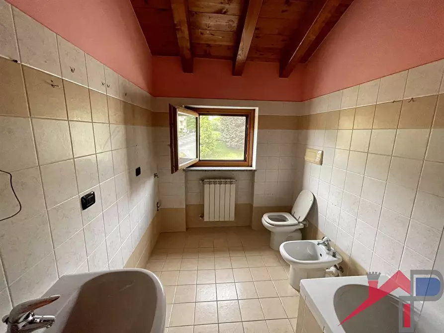 Immagine 4 di Appartamento in vendita  a Caprino Bergamasco