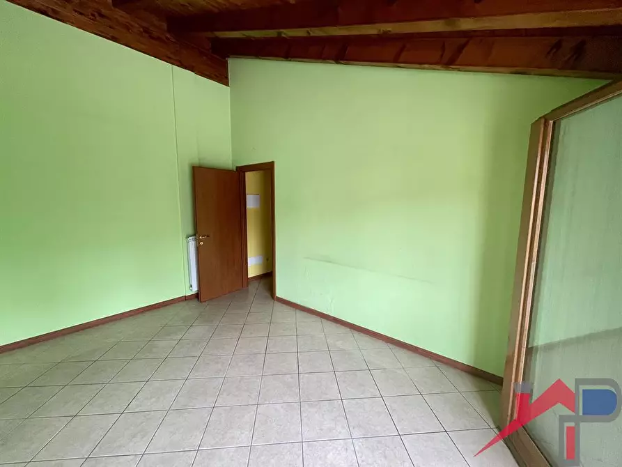 Immagine 2 di Appartamento in vendita  a Caprino Bergamasco