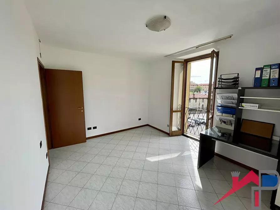 Immagine 1 di Appartamento in vendita  a Caprino Bergamasco