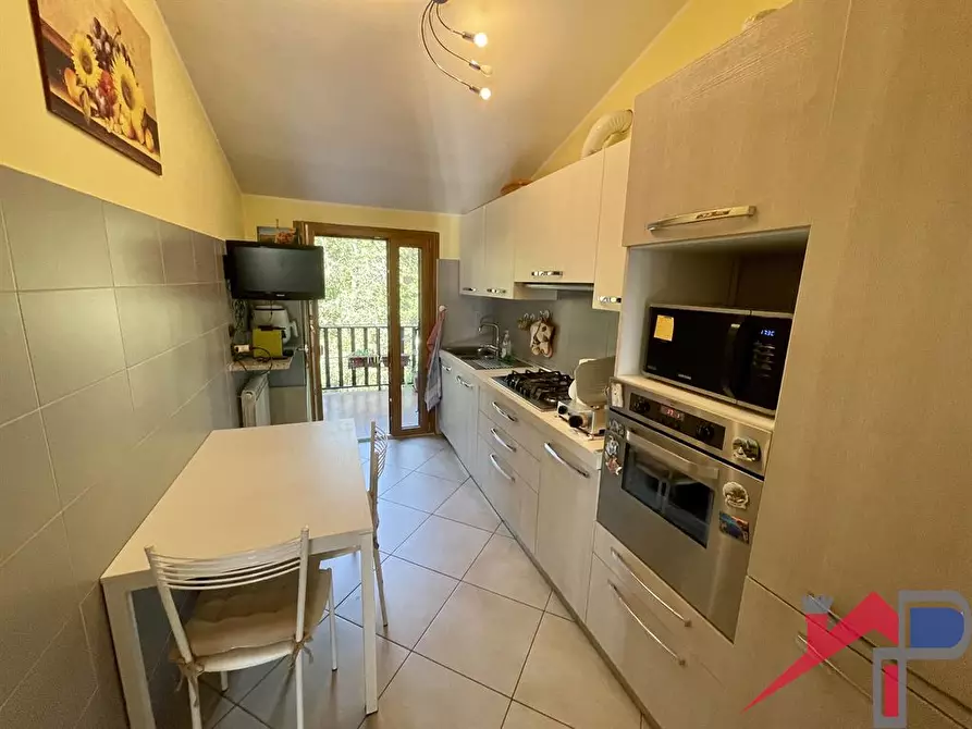 Immagine 2 di Appartamento in vendita  a Caprino Bergamasco