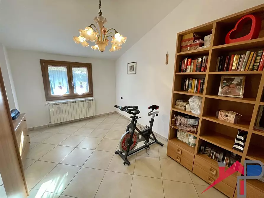 Immagine 5 di Appartamento in vendita  a Caprino Bergamasco