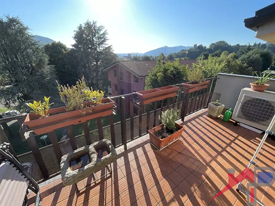 Immagine 9 di Appartamento in vendita  a Caprino Bergamasco