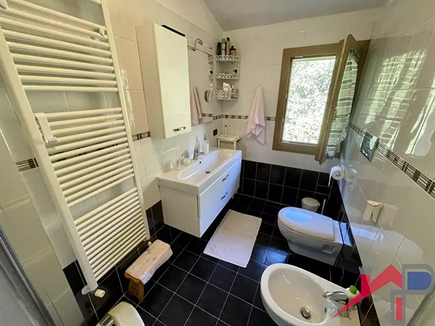 Immagine 7 di Appartamento in vendita  a Caprino Bergamasco