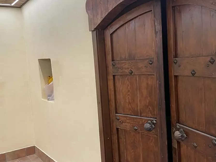 Immagine 3 di Magazzino in vendita  a Caprino Bergamasco