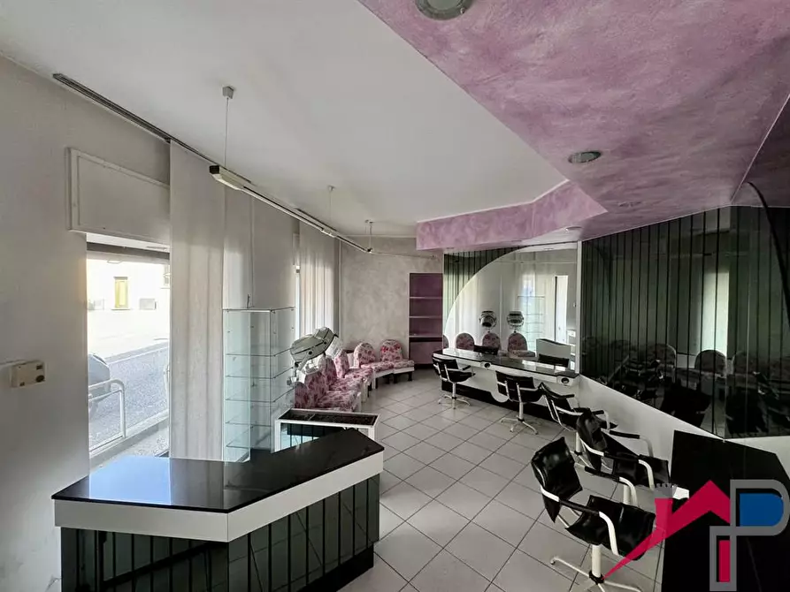 Immagine 6 di Negozio in vendita  a Calolziocorte