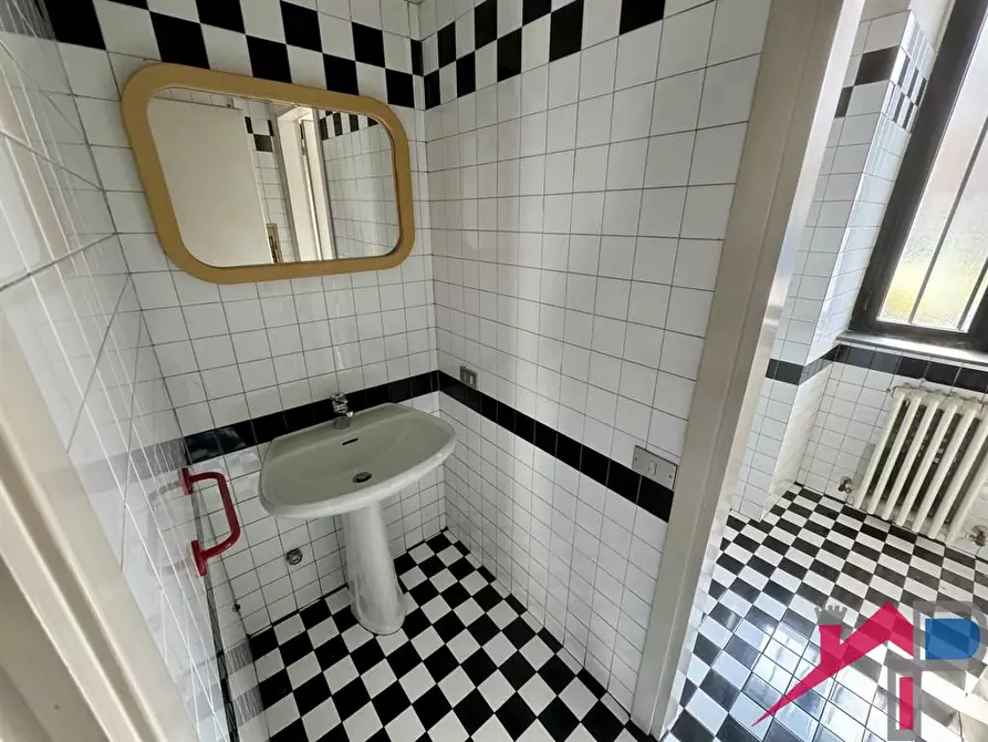 Immagine 3 di Negozio in vendita  a Calolziocorte