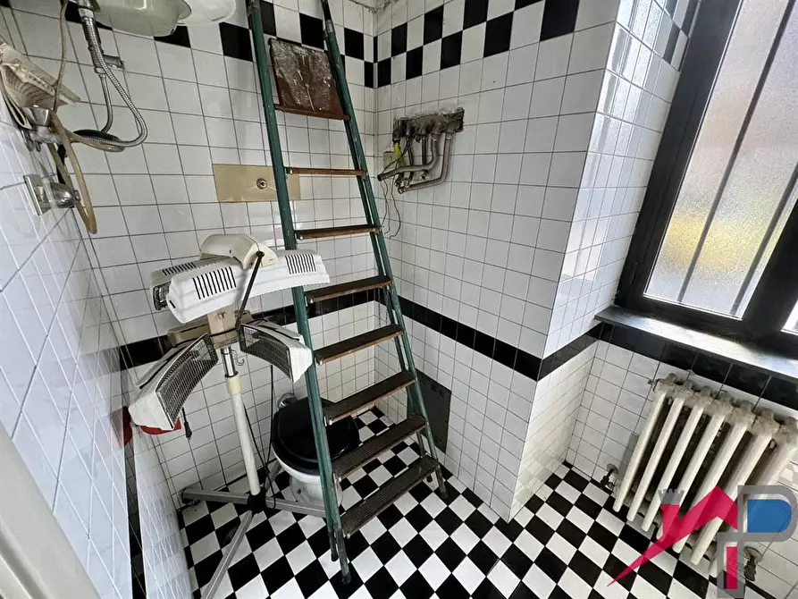 Immagine 4 di Negozio in vendita  a Calolziocorte