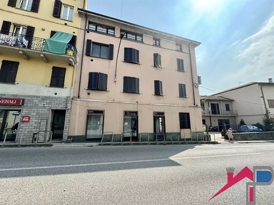 Immagine 8 di Negozio in vendita  a Calolziocorte