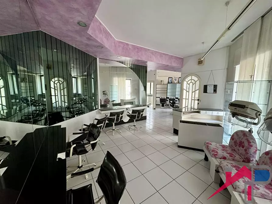 Immagine 9 di Negozio in vendita  a Calolziocorte