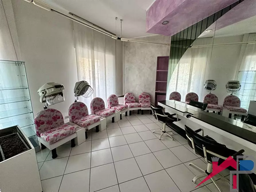 Immagine 2 di Negozio in vendita  a Calolziocorte