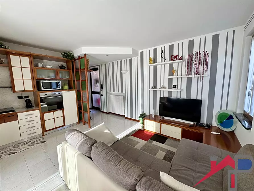 Immagine 1 di Villa in vendita  a Monte Marenzo