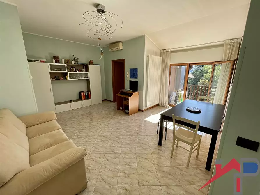 Immagine 2 di Appartamento in vendita  a Caprino Bergamasco