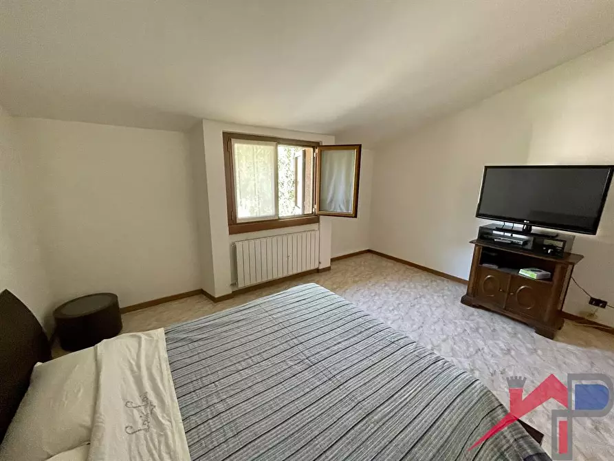 Immagine 8 di Appartamento in vendita  a Caprino Bergamasco