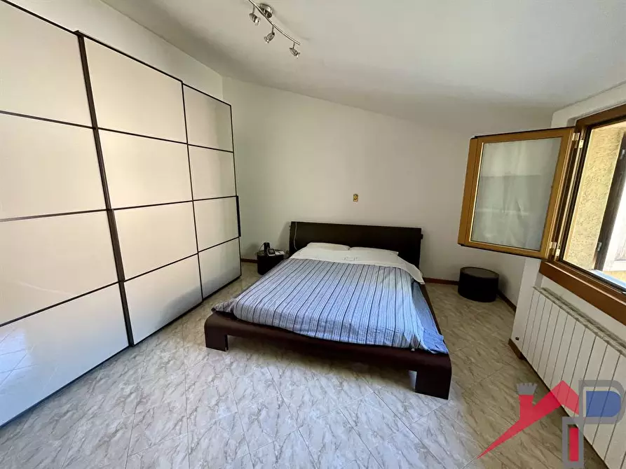 Immagine 7 di Appartamento in vendita  a Caprino Bergamasco