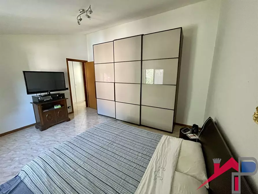 Immagine 9 di Appartamento in vendita  a Caprino Bergamasco