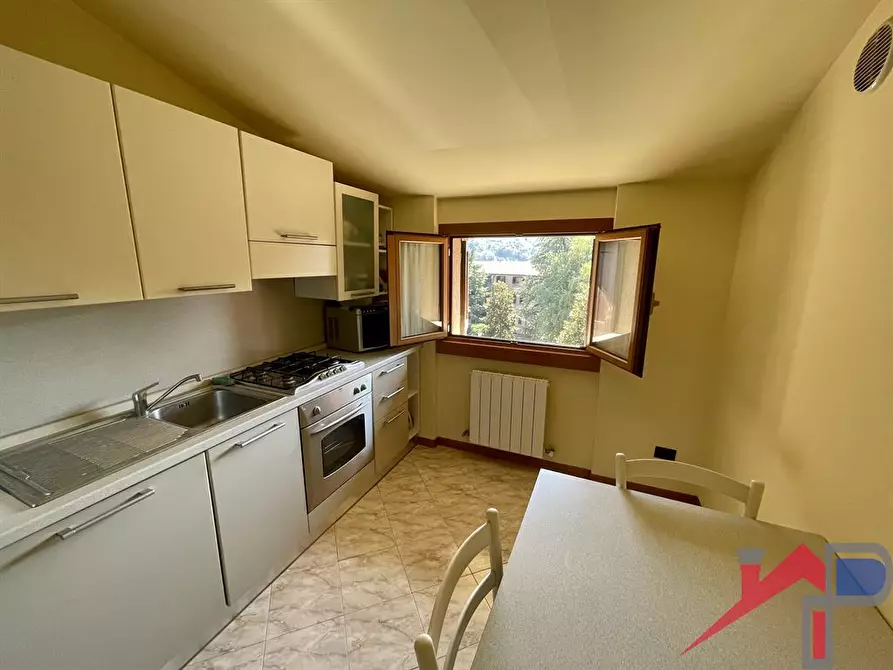 Immagine 5 di Appartamento in vendita  a Caprino Bergamasco