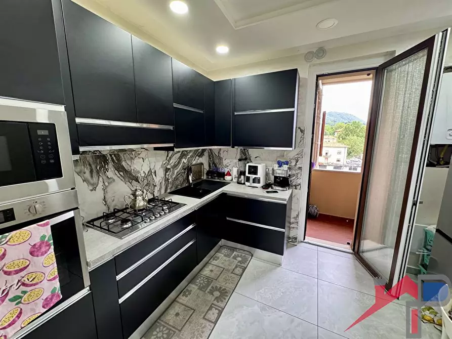 Immagine 4 di Appartamento in vendita  a Caprino Bergamasco